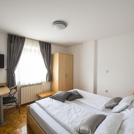 בובק Homestay Ostan מראה חיצוני תמונה