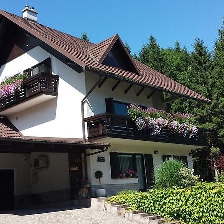 בובק Homestay Ostan מראה חיצוני תמונה