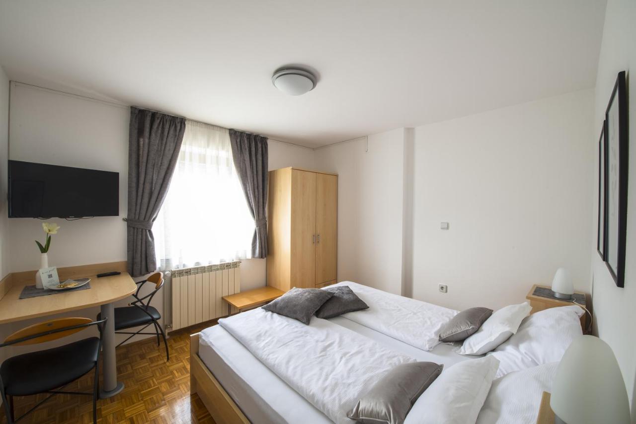 בובק Homestay Ostan מראה חיצוני תמונה
