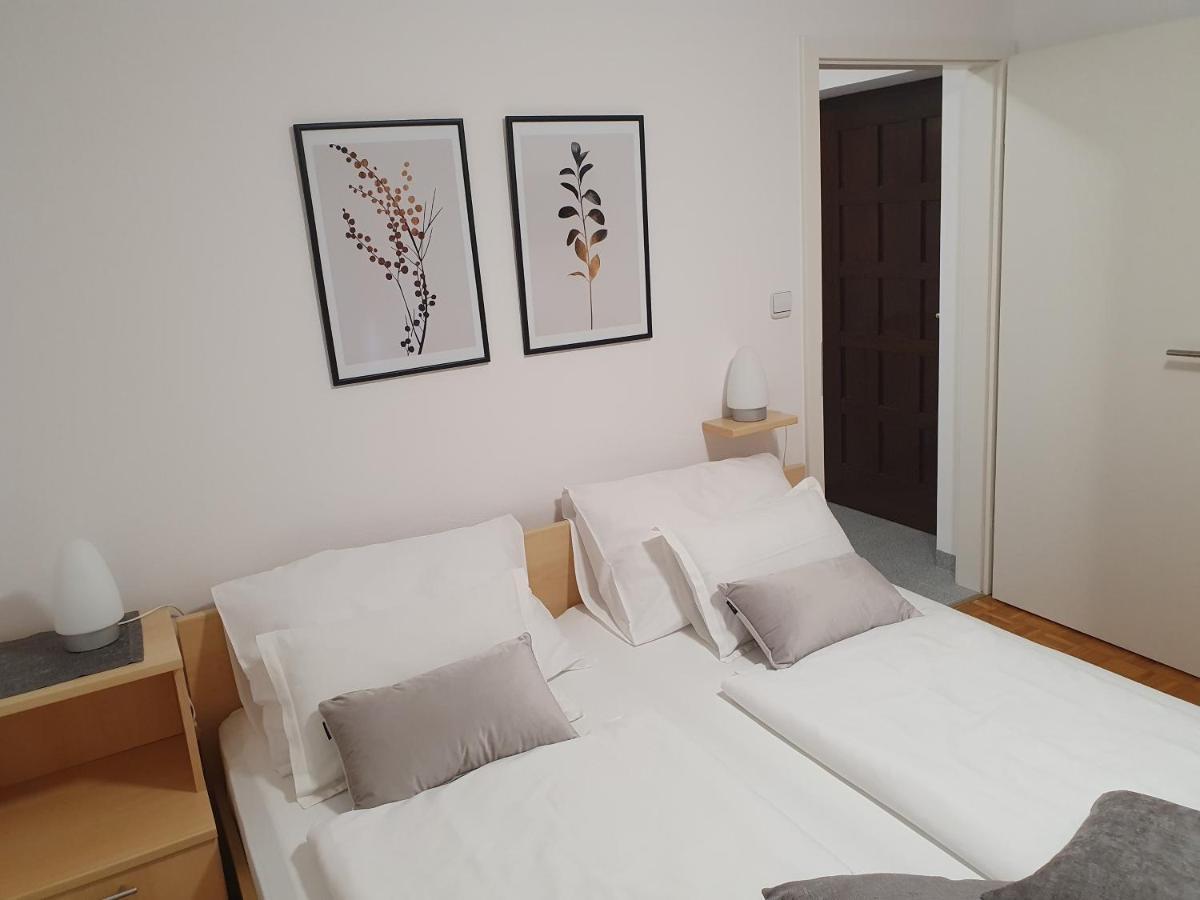 בובק Homestay Ostan מראה חיצוני תמונה